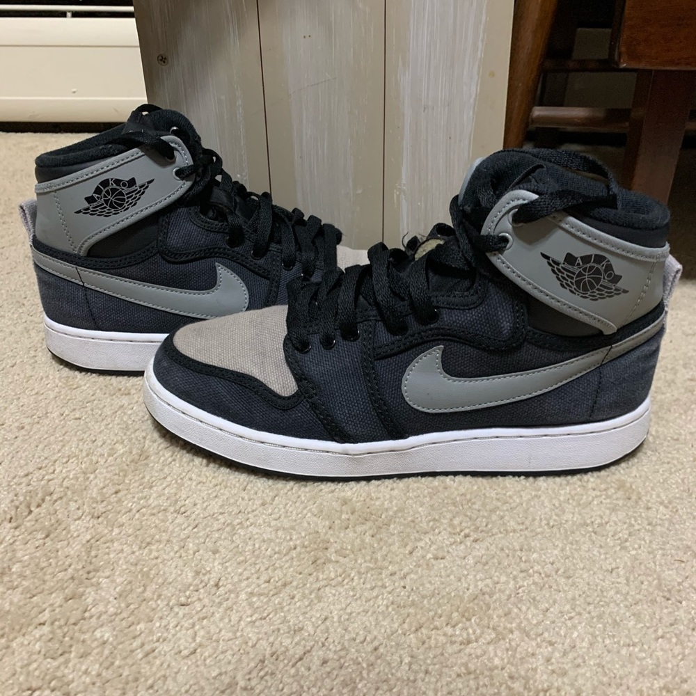 Boys Jordan 1’s